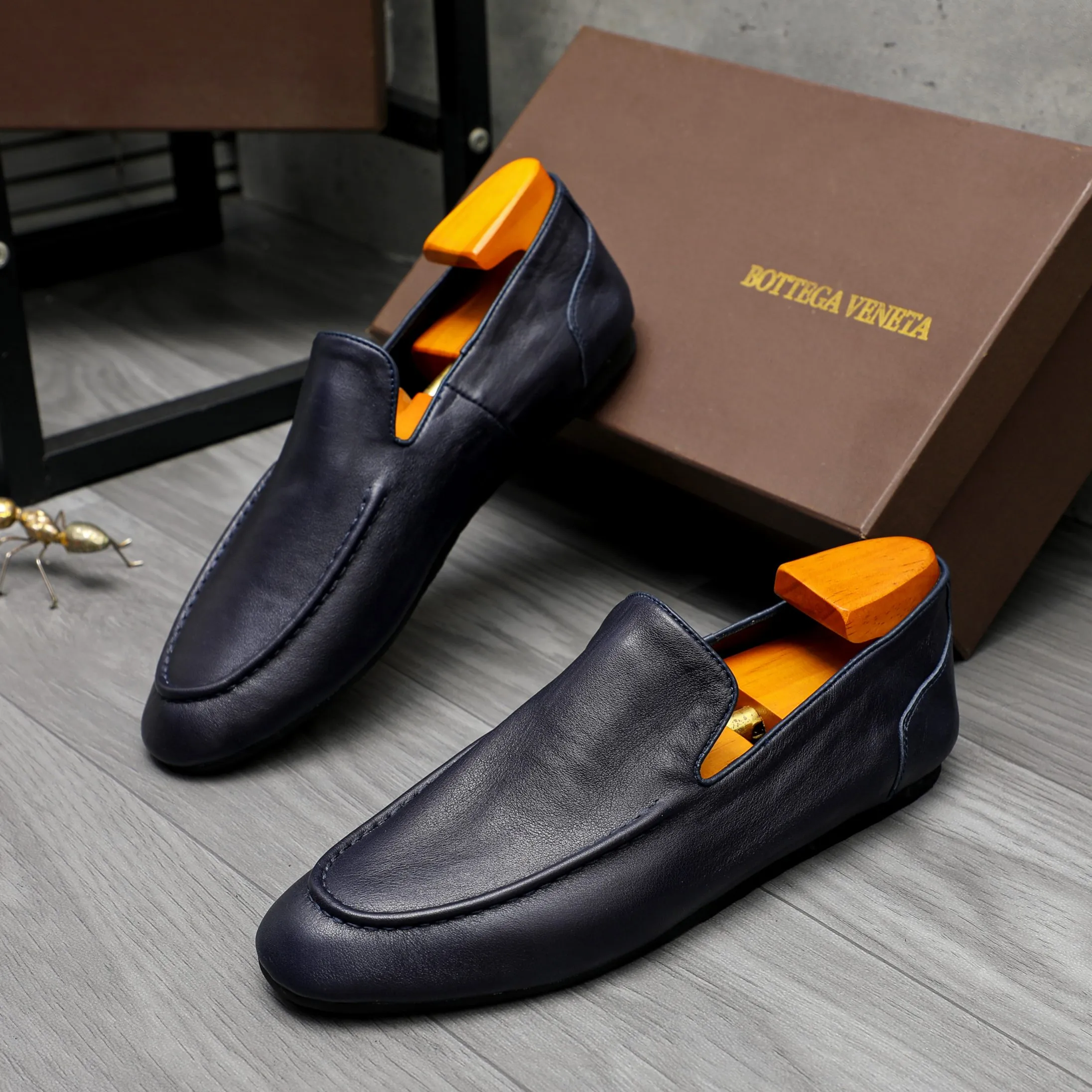 Men's shoes 💰460 Product trademark: BV "Bottega Veneta" soft leather slip-on men's shoes Regular size: 39-45 Product materials: Selected high-quality cowhide upper, cowhide lining, original outsole